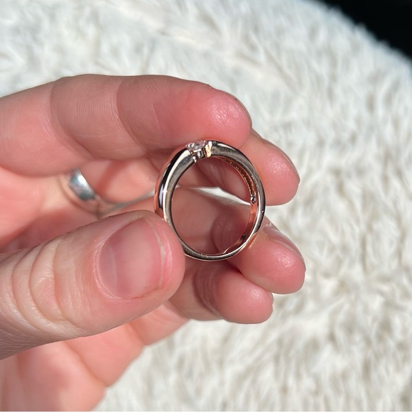 18K GP Rose Gold Ring - Picture 6 of 9